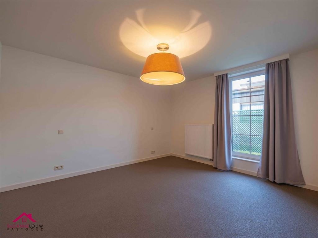 Vrijstaande woning, volledig gerenoveerd foto 24