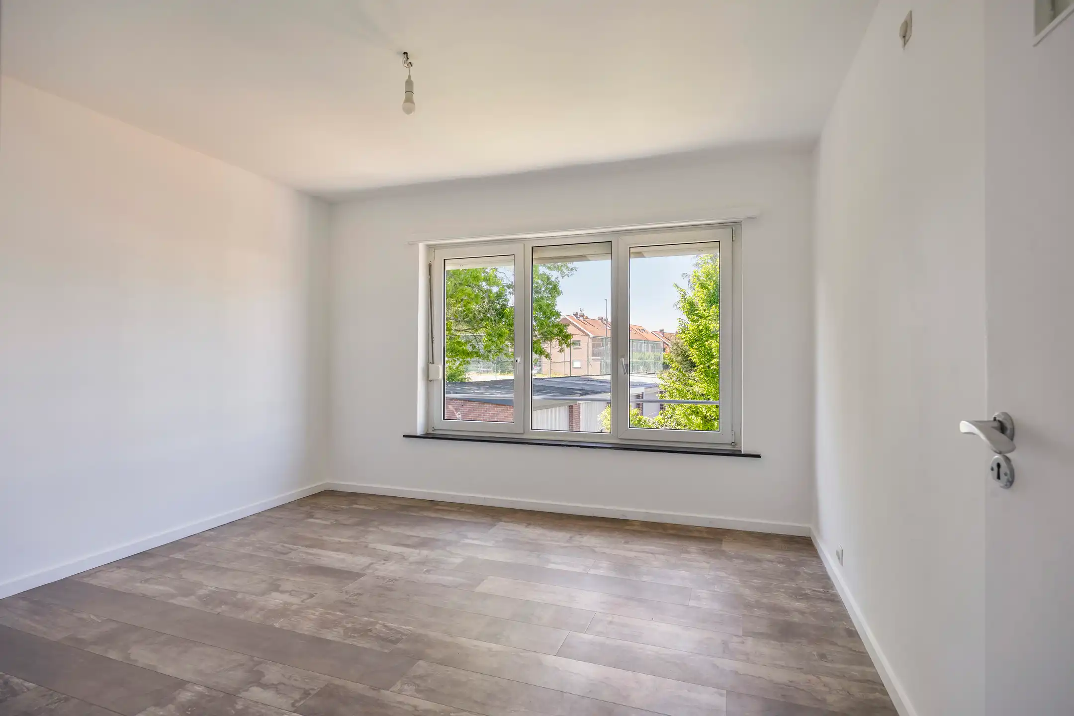 Instapklare 3-gevelwoning met garage. foto 6