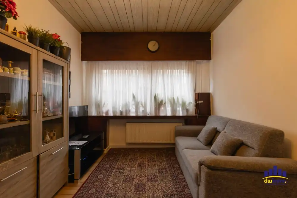 TE KOOP IN GENTBRUGGE – RIJWONING MET 4 SLAAPKAMERS EN KOER! foto 4