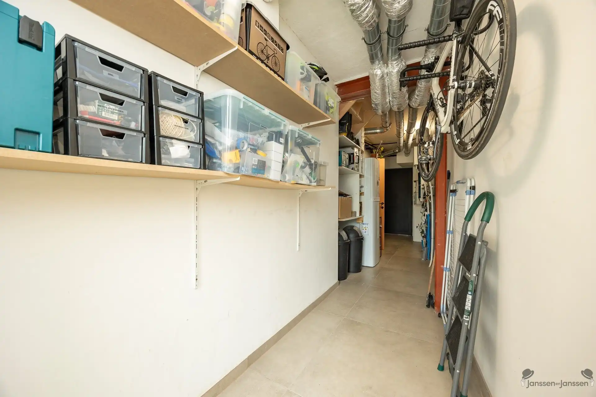 Instapklare, energiezuinige & volledig vernieuwde rijwoning foto 19