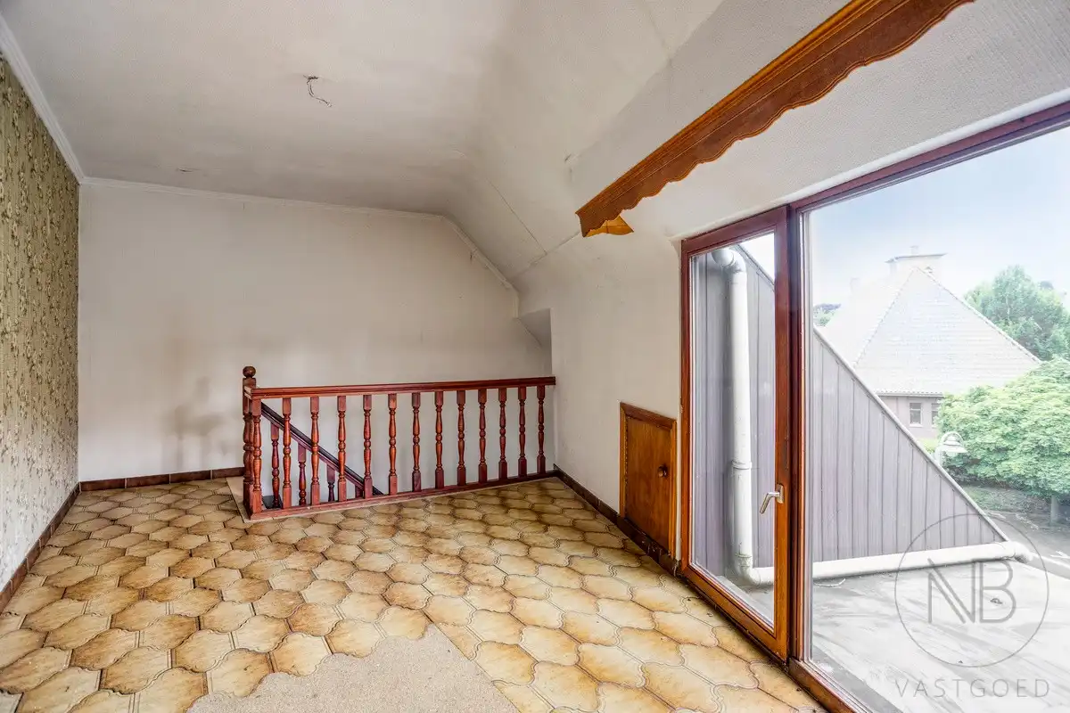 Te renoveren appartemtent met garage te koop! foto 23