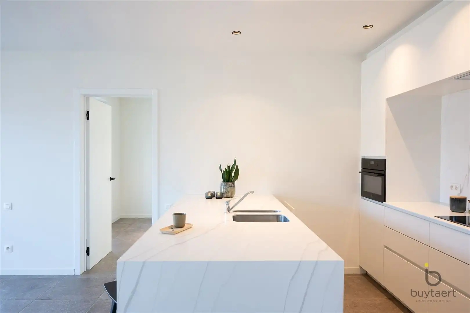 Recent 1 slaapkamer appartement met prachtig uitzicht! foto 4