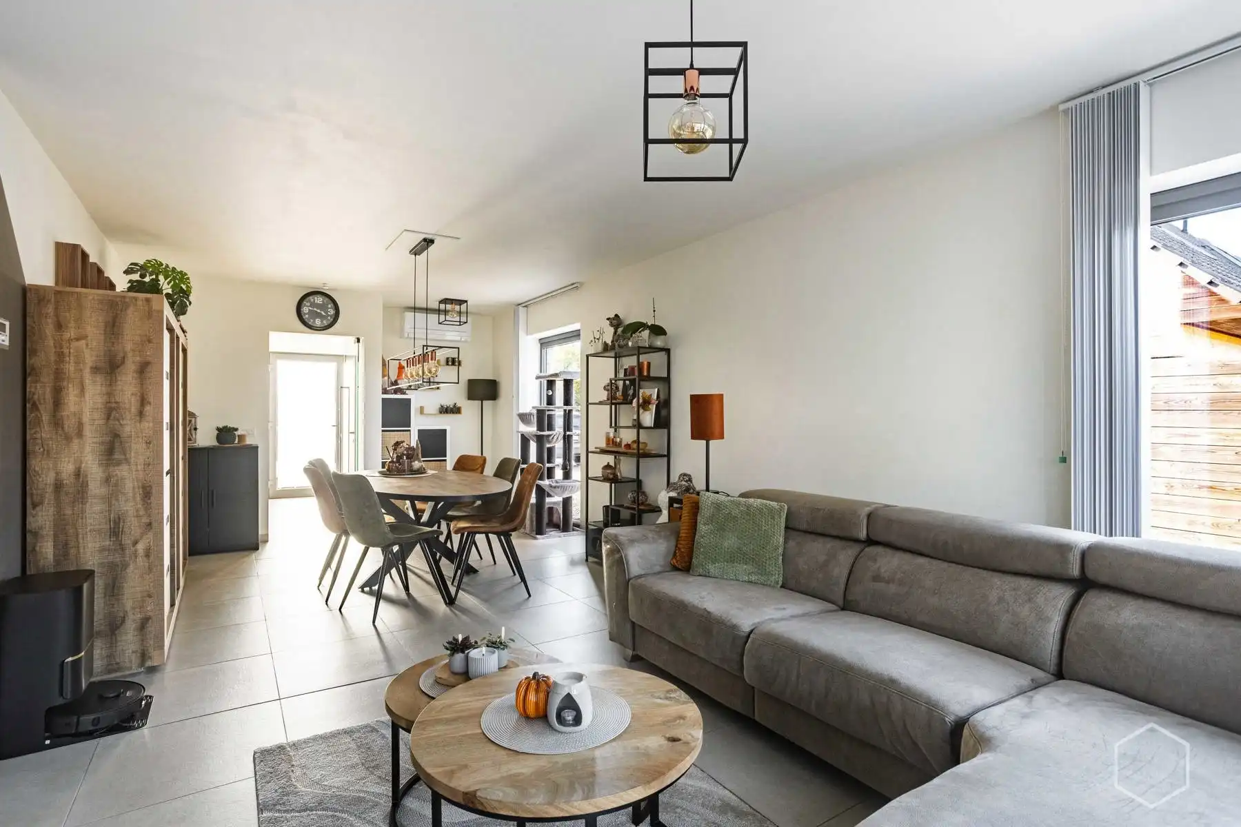 Recente HOB 2021 met 3 slaapkamers, garage en zonnige tuin foto 6