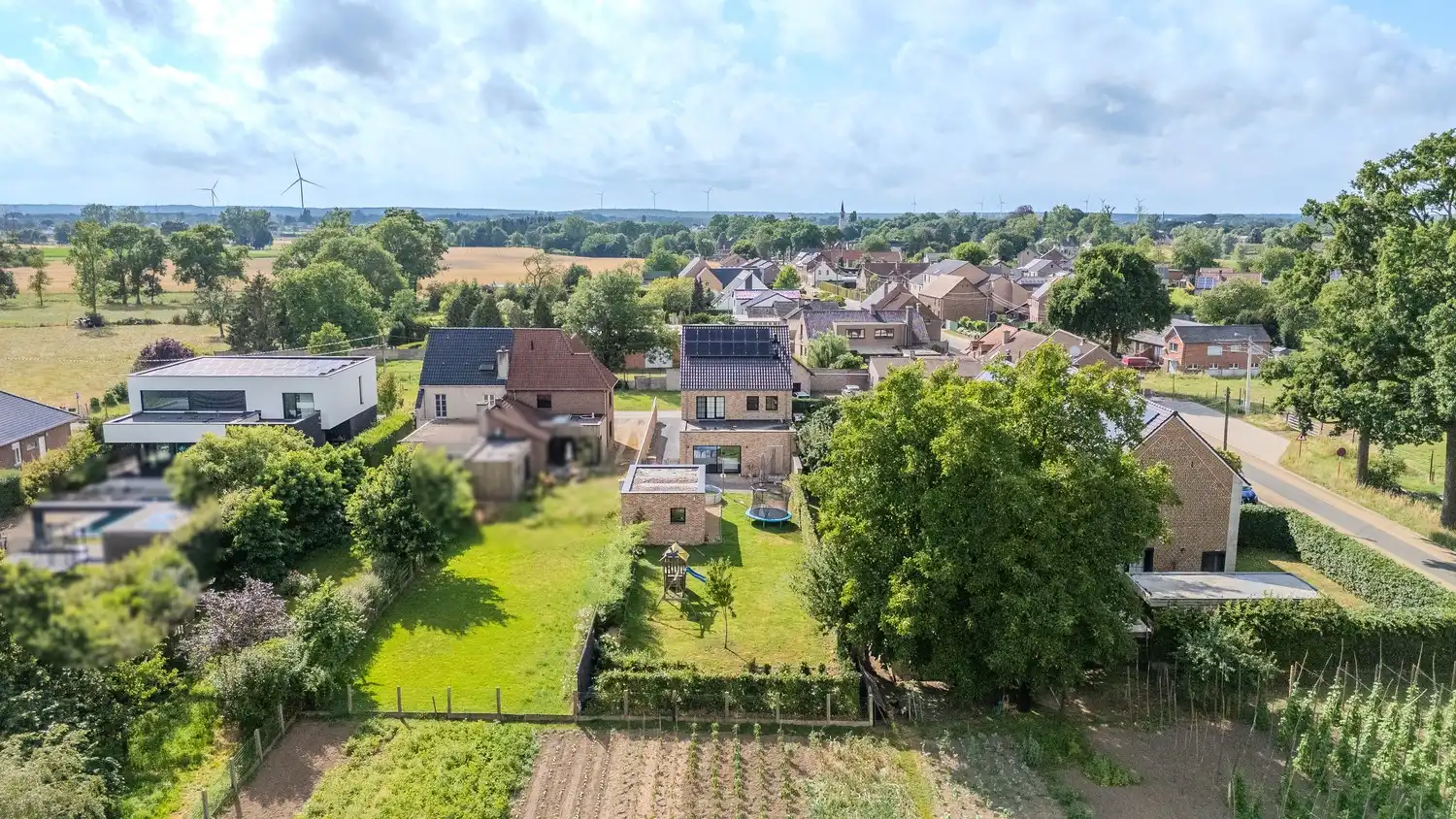Ruime woning  op een perceel van 7a62ca met 5 slaapkamers en 2 badkamers in Stokkem foto 3