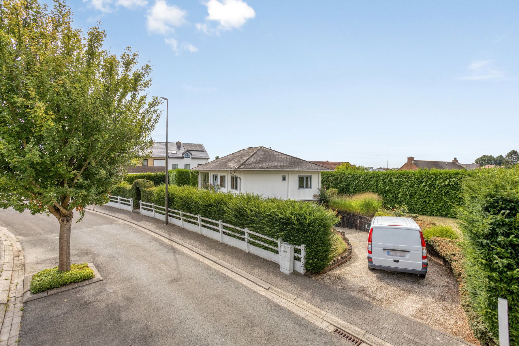 Rustig gelegen gelijkvloers-villa met 2slaapkamers en garage foto {{pictureIndex}}