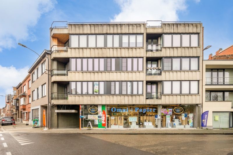 PRAKTISCH INGEDEELD APPARTEMENT VOORZIEN VAN 2 SLAAPKAMERS, VLAK AAN HET BRUISENDE CENTRUM GELEGEN. foto {{pictureIndex}}