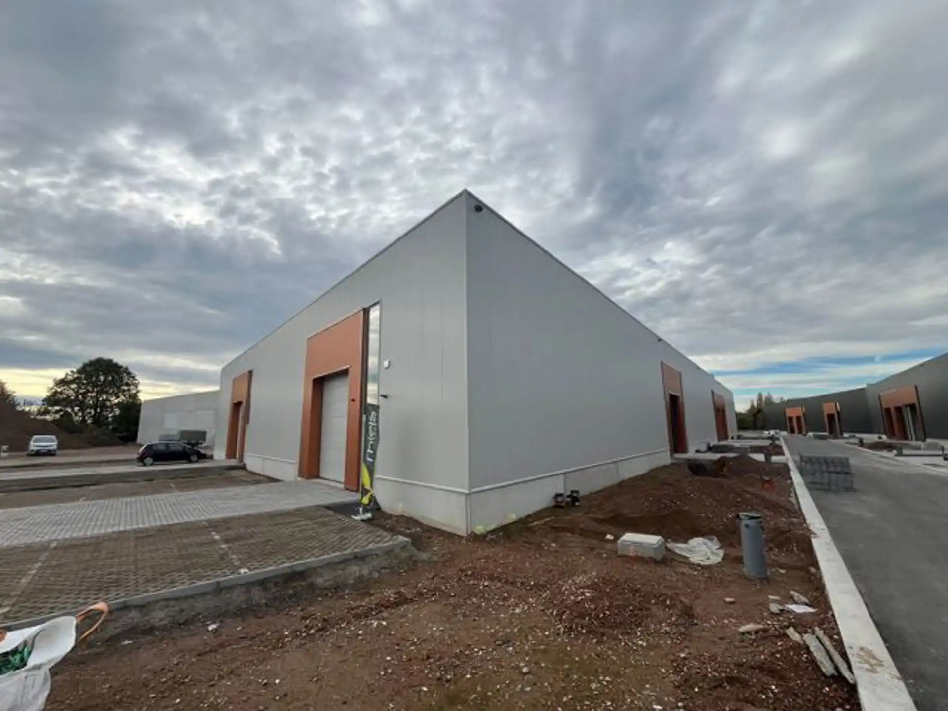 Nieuwbouw KMO-unit te koop in project Langveld foto {{pictureIndex}}