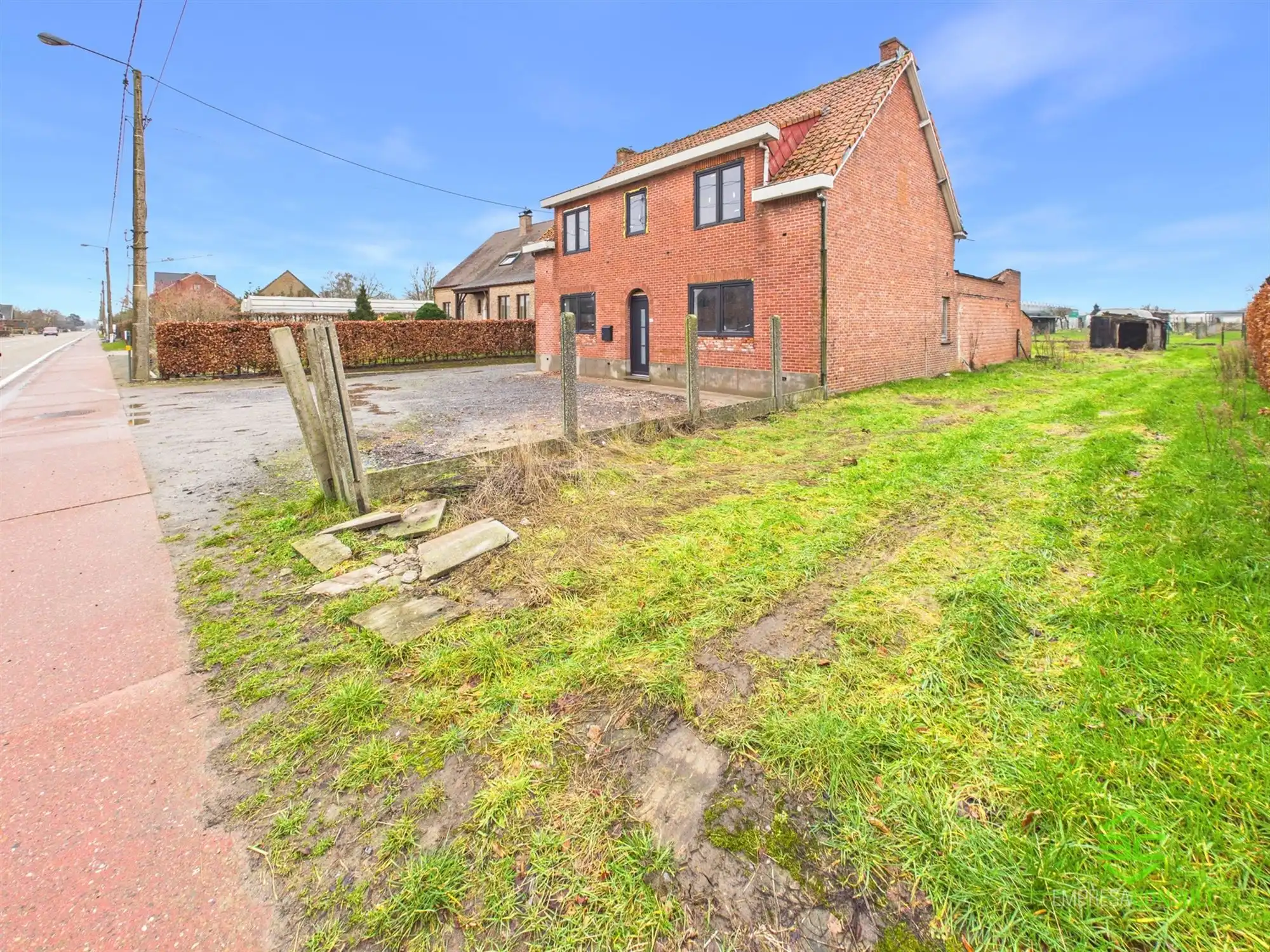 Deels gerenoveerde gezinswoning met 4 slpk op 8a84ca! foto 2