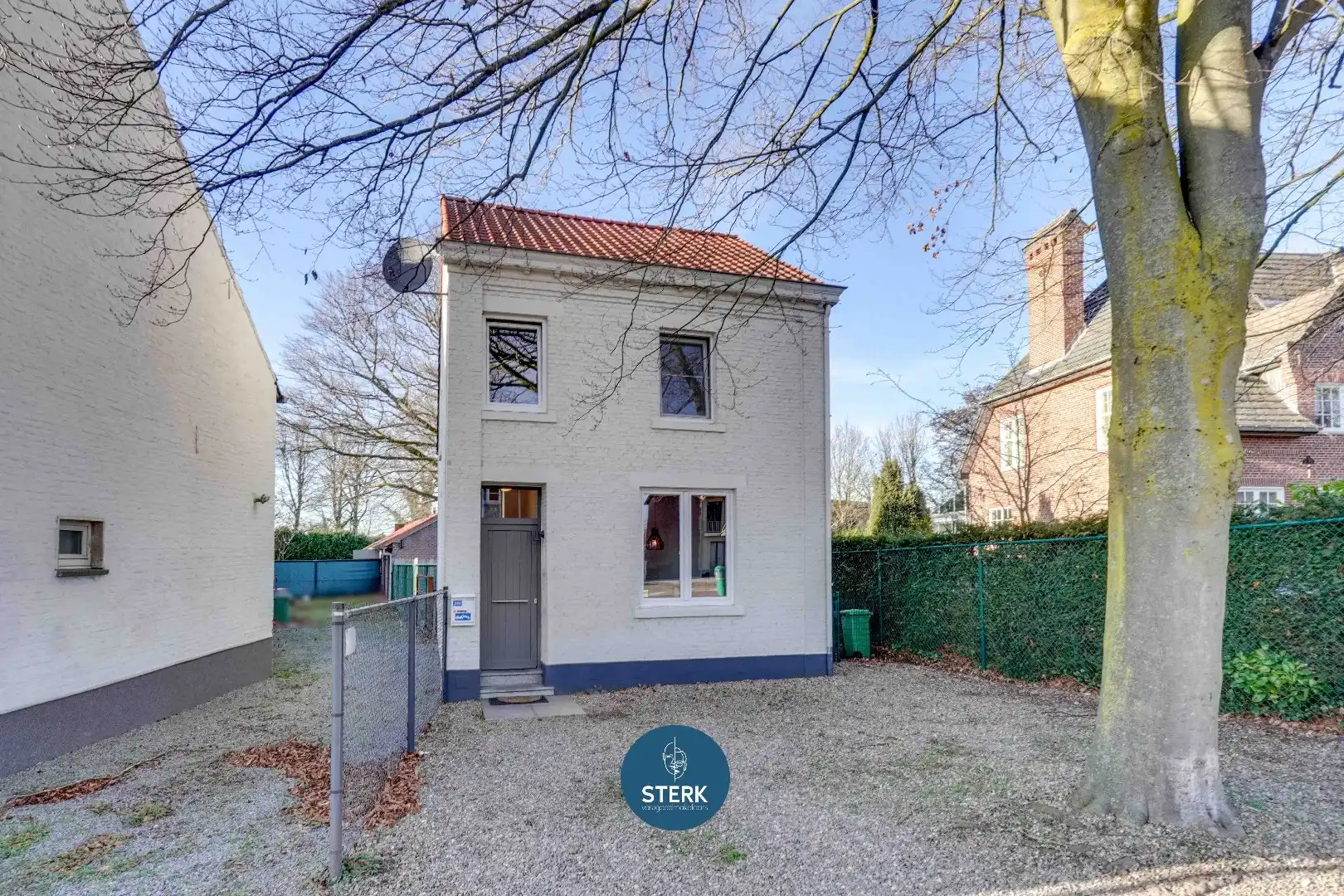 INSTAPKLARE WONING MET OP EEN CENTRALE LOCATIE LANAKEN !  foto {{pictureIndex}}