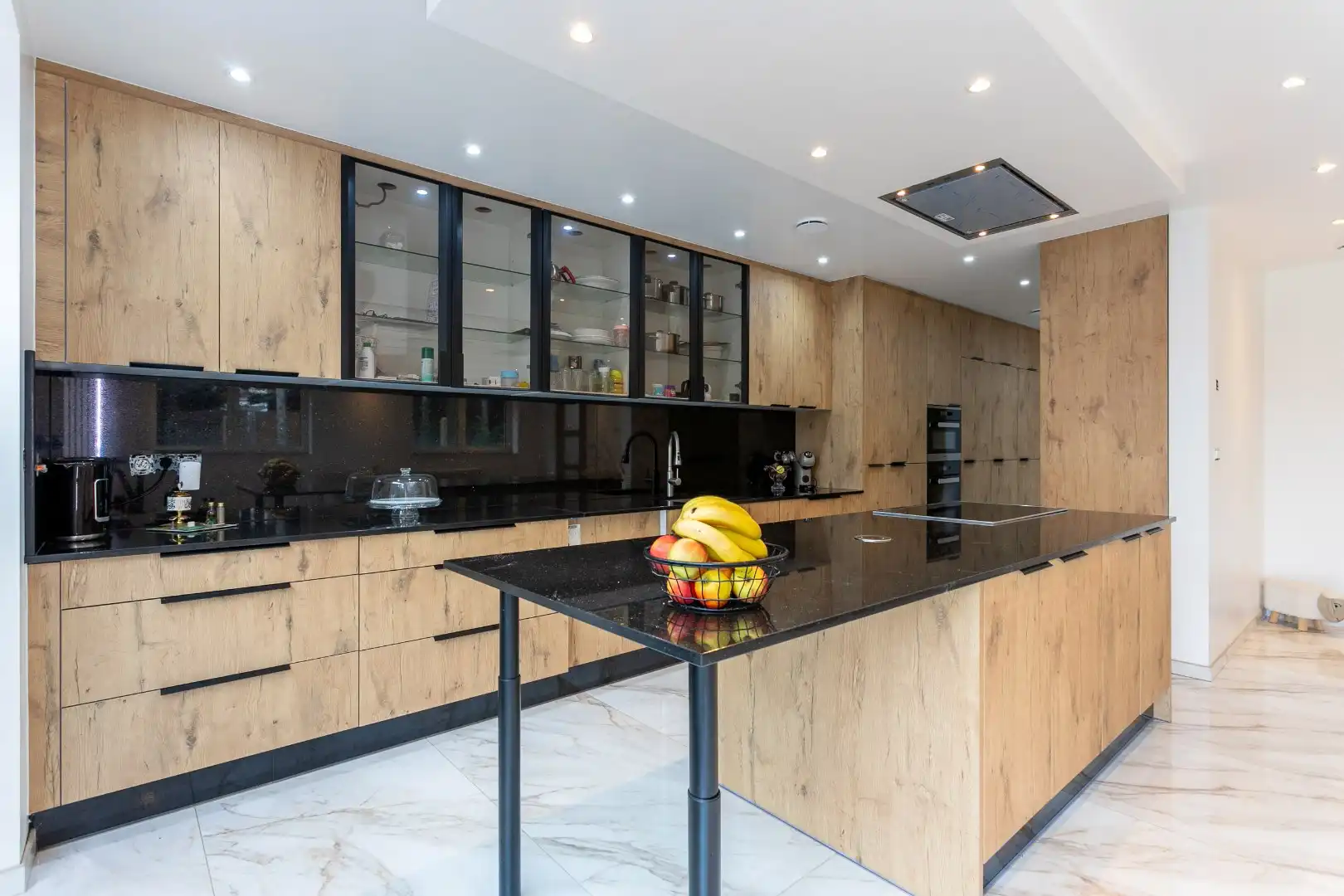 Ruime recente halfopen bebouwing met 7 slaapkamers en inpandige garage foto 4