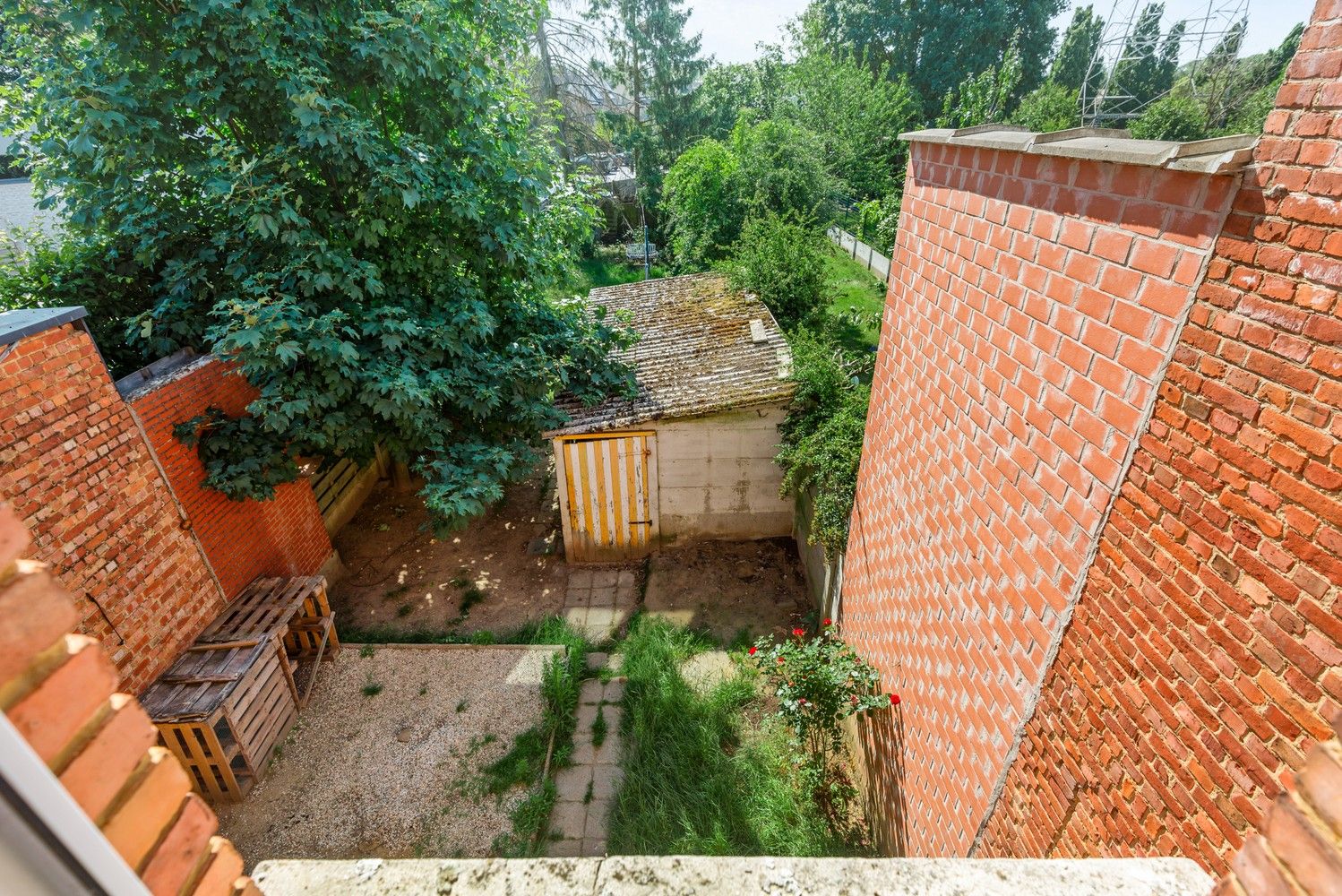 Te renoveren woning met 3 slaapkamers en tuin in Wijnegem! foto 16