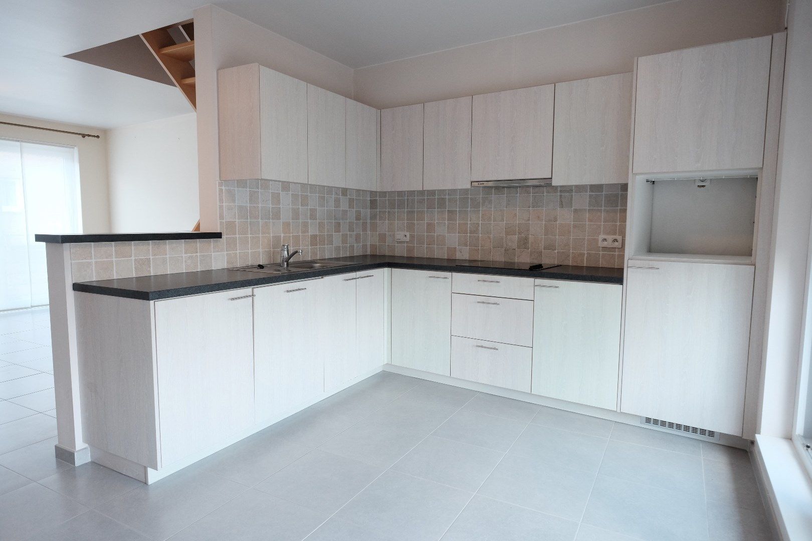 Duplex appartement met mooi zongericht terras en dubbele garage. foto 9