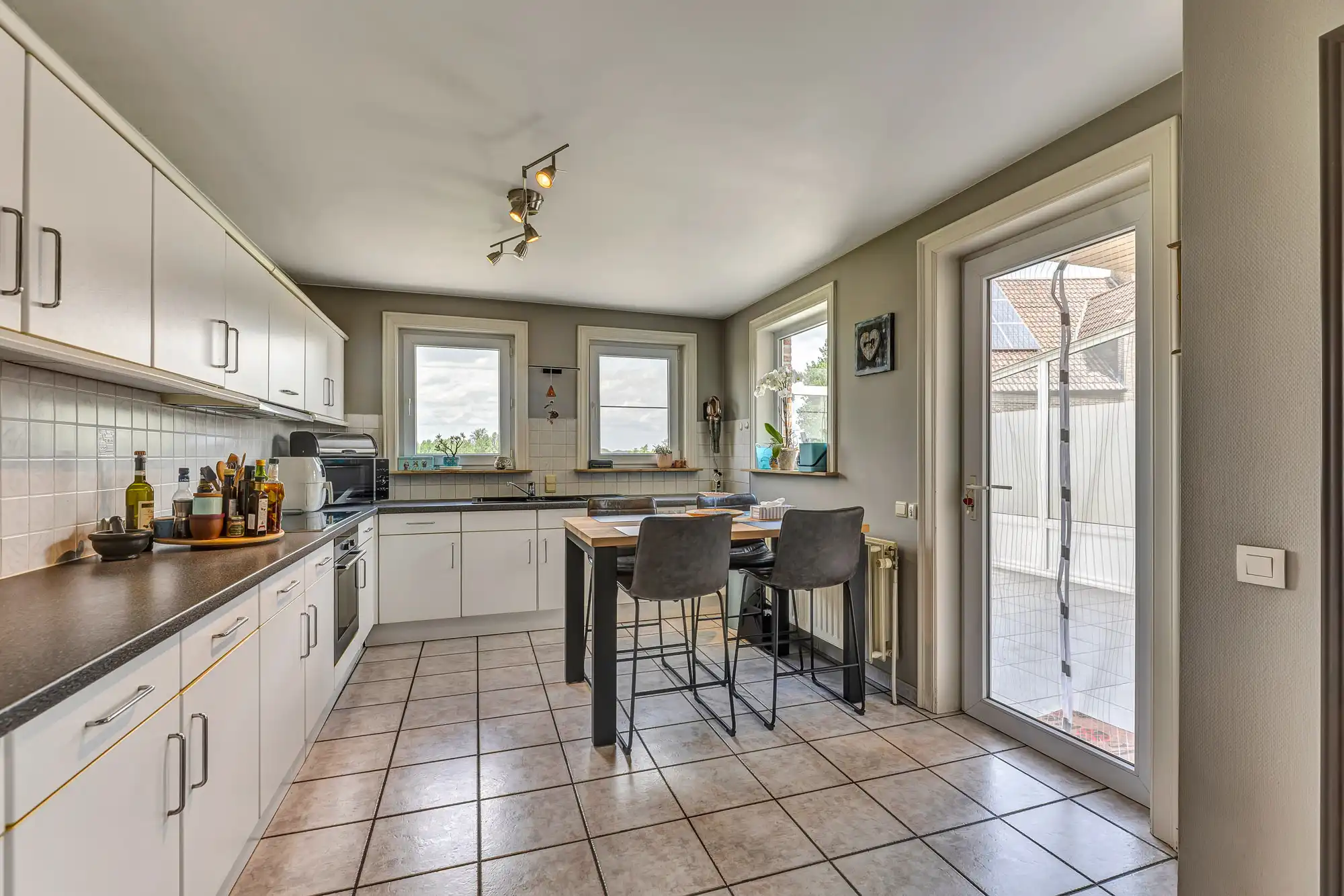 Instapklare onderkelderde woning met prachtig uitzicht foto 10