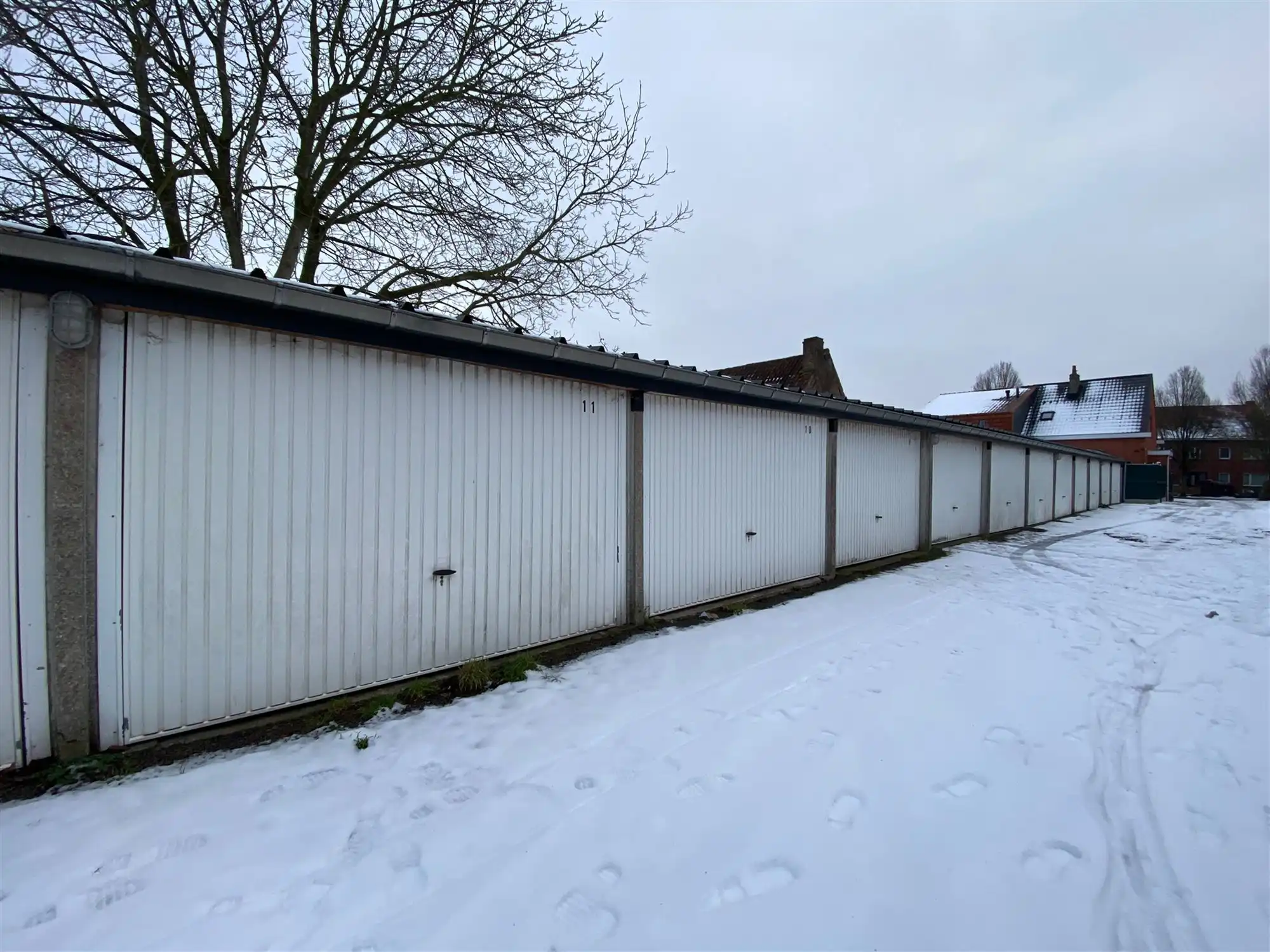 Garagebox - buiten te Wondelgem foto {{pictureIndex}}