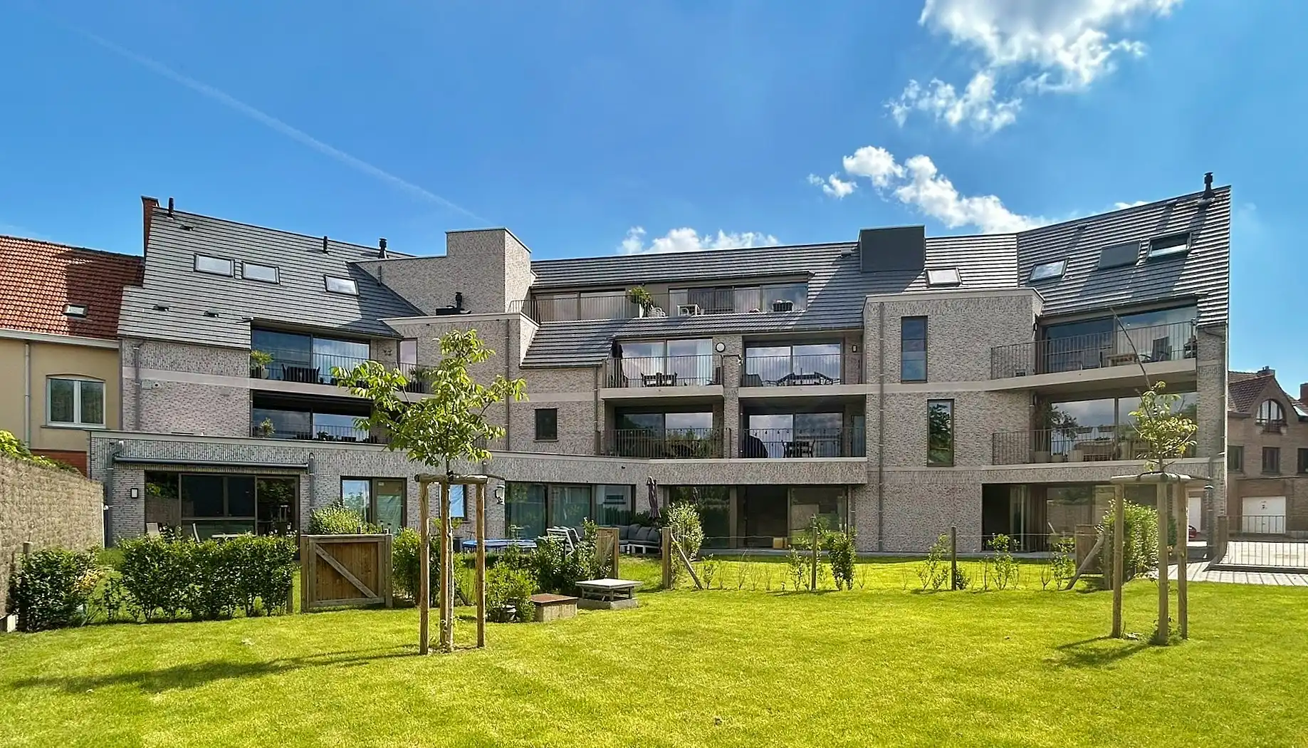 Nieuwbouwappartement met zonnig terras en autostandplaats foto {{pictureIndex}}