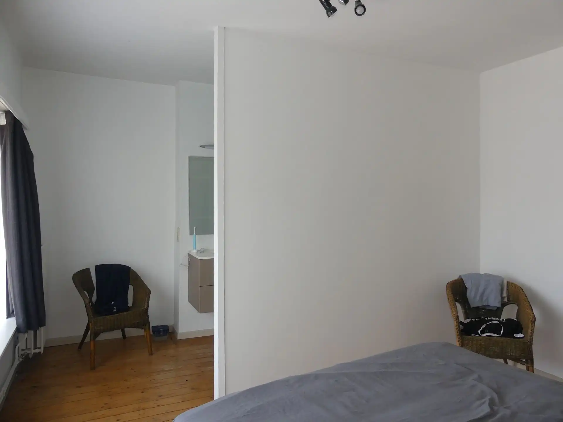 Handelshuis met appartement te koop in het centrum van Wilrijk. foto 11