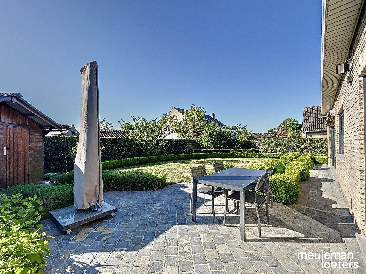 Ruime alleenstaande gezinswoning met unieke tuin foto 2