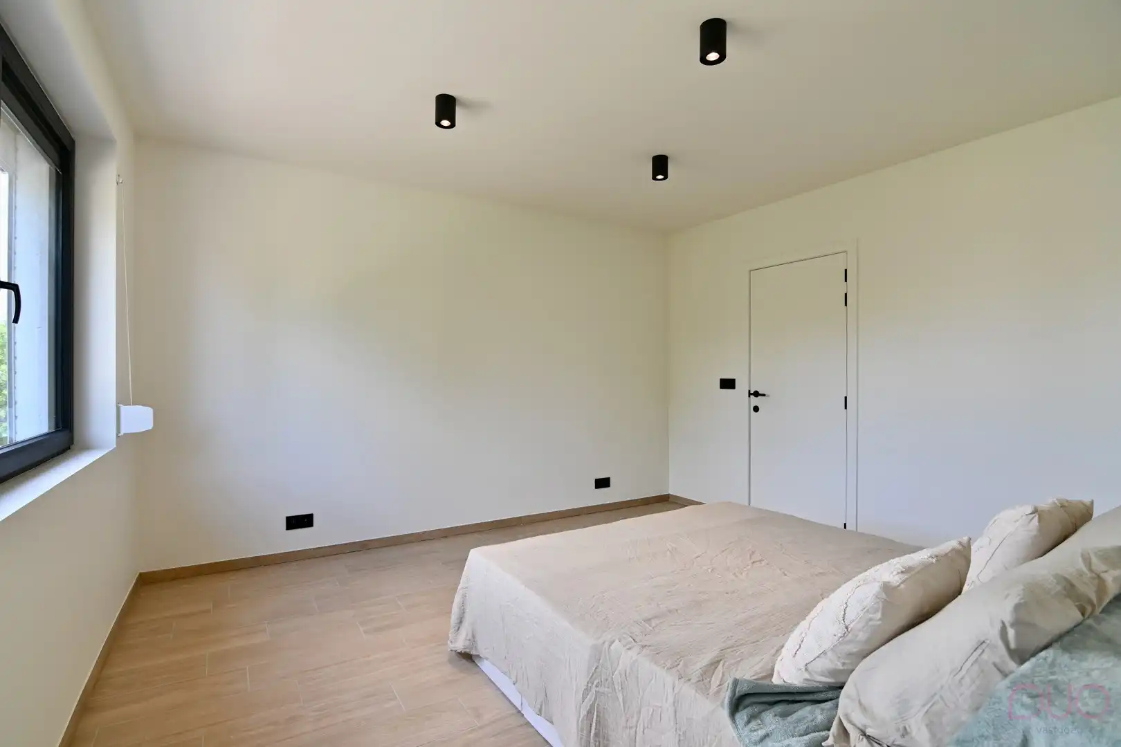 Volledig gerenoveerde woning met garage, terras en tuin - instapklaar afgewerkt! foto 17