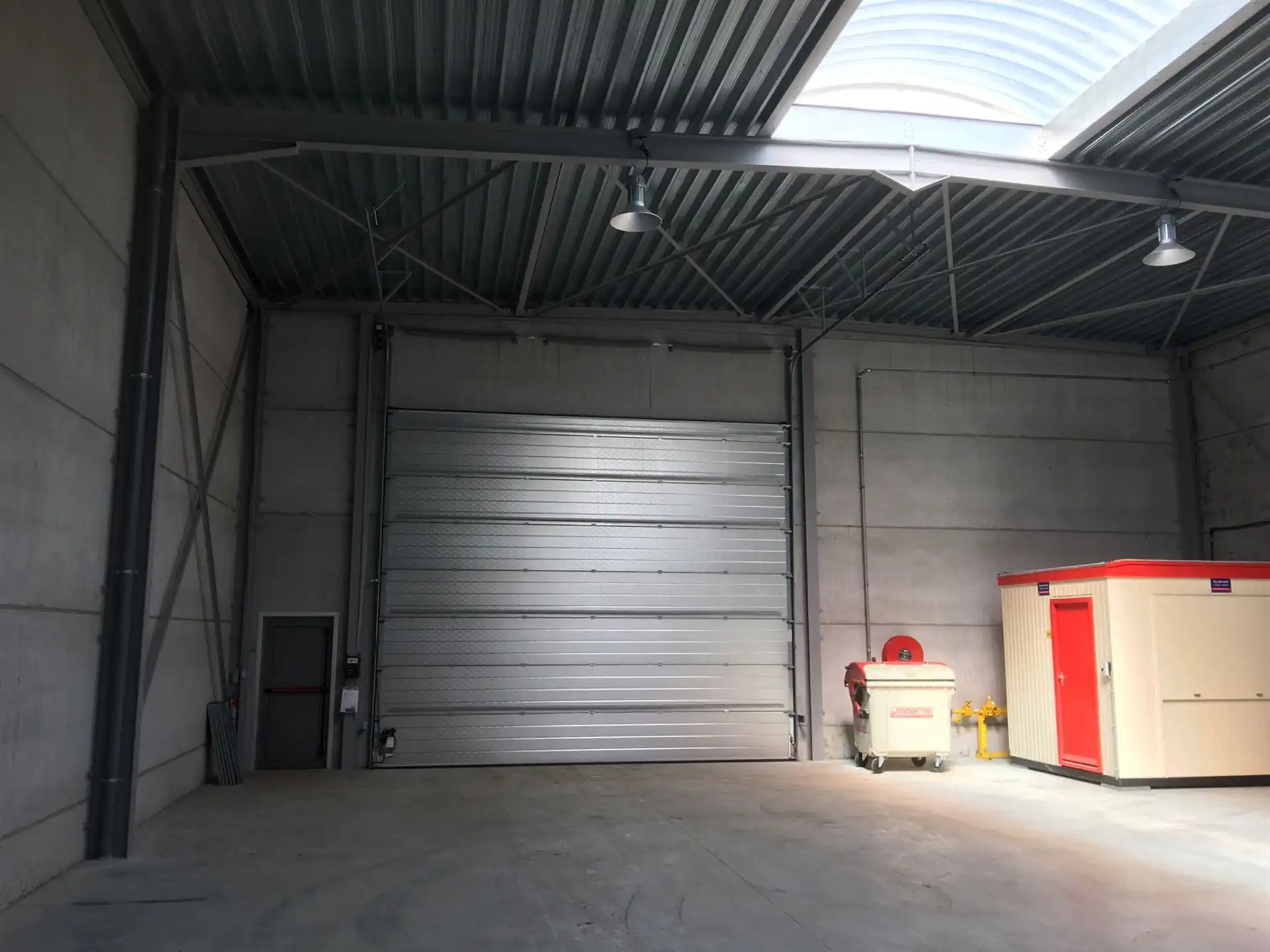Magazijn te huur in Beveren ! foto 6