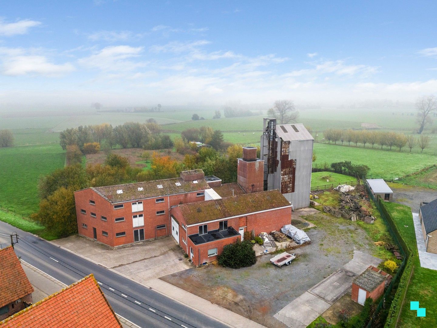 Authentiek bedrijfsgebouw met mogelijkheid tot geïntegreerde woonst foto 1