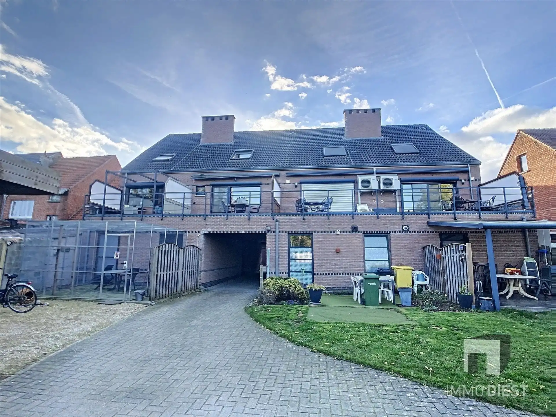 Duplexappartement met 2 slaapkamers, ruim terras en overdekte autostaanplaats in hartje Zichem. foto 25