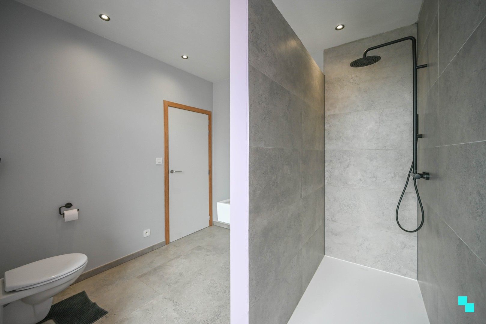Riante woonst in residentiële buurt in Kortrijk foto 18