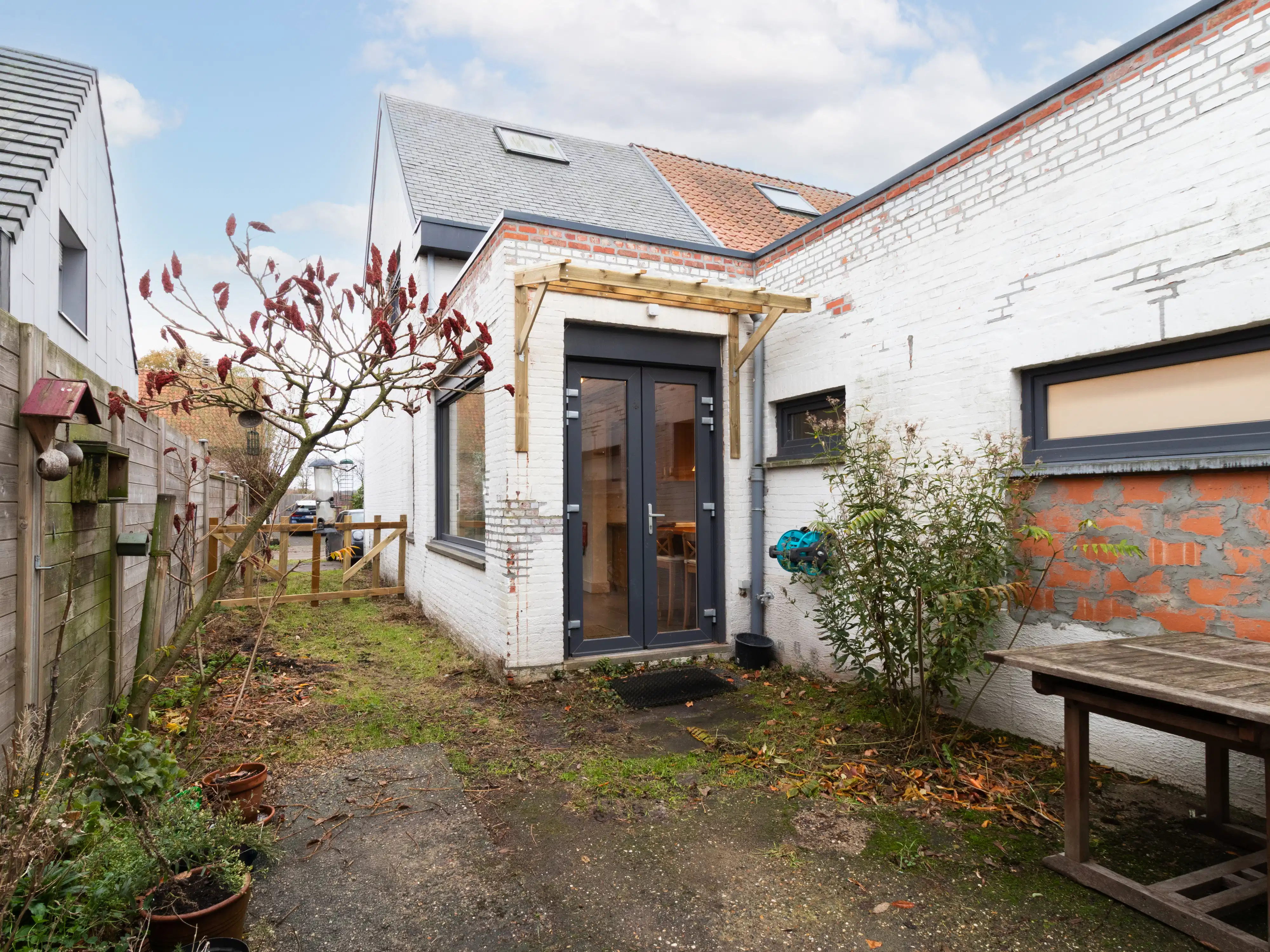 Instapklare halfopen bebouwing met werkplaats en tuin foto 16