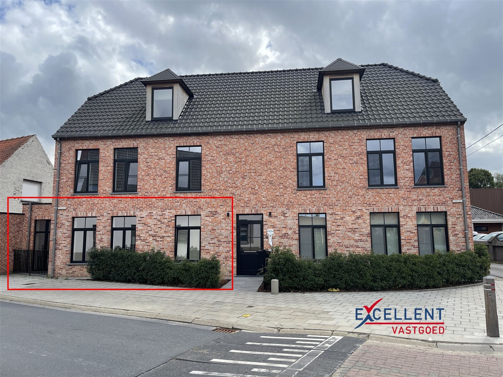 Nieuwbouw appartement met 1 slaapkamer en garage te huur in Vinkt (Deinze)! foto {{pictureIndex}}