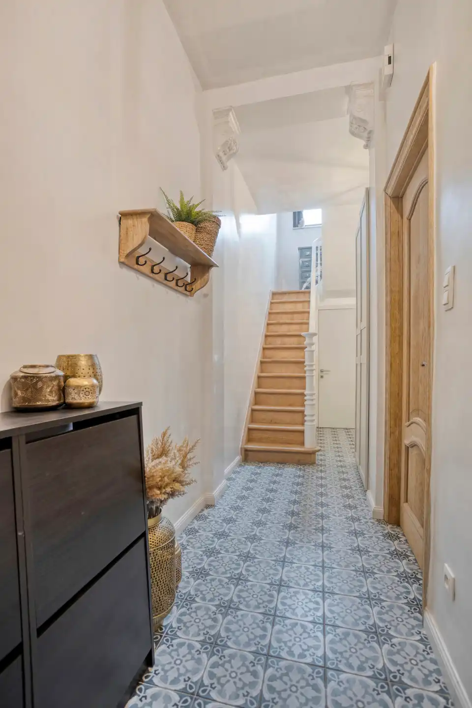 Authentieke woning met 5 slaapkamers op een ruim perceel foto 3