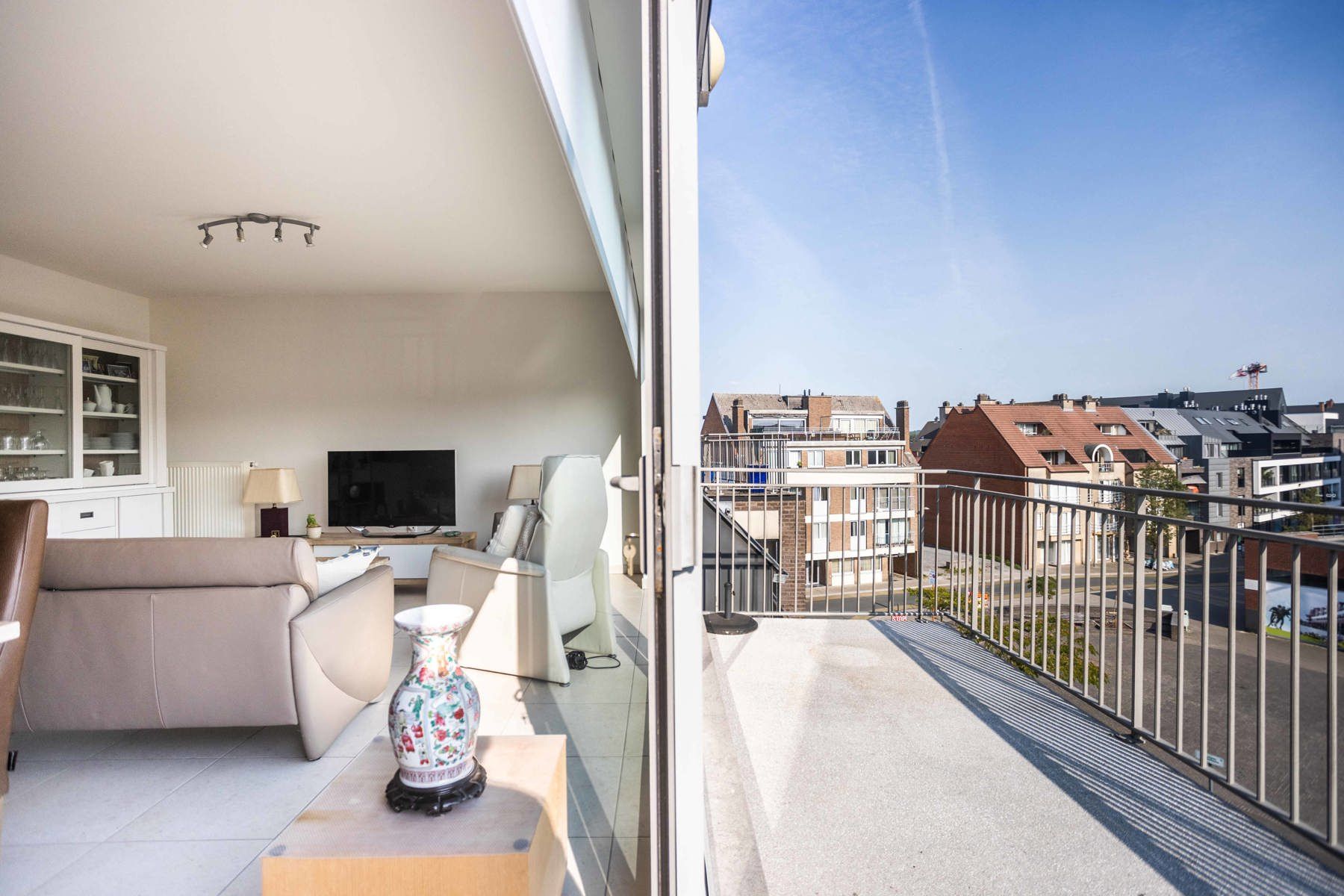 Appartement met ruim terras en autostaanplaats op toplocatie foto 4