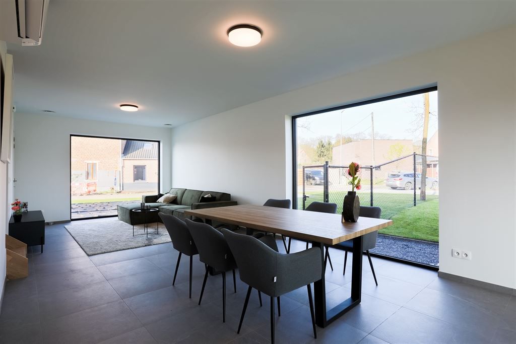 Nieuwbouwwoning met 4 slpk en mooie tuin! foto 6