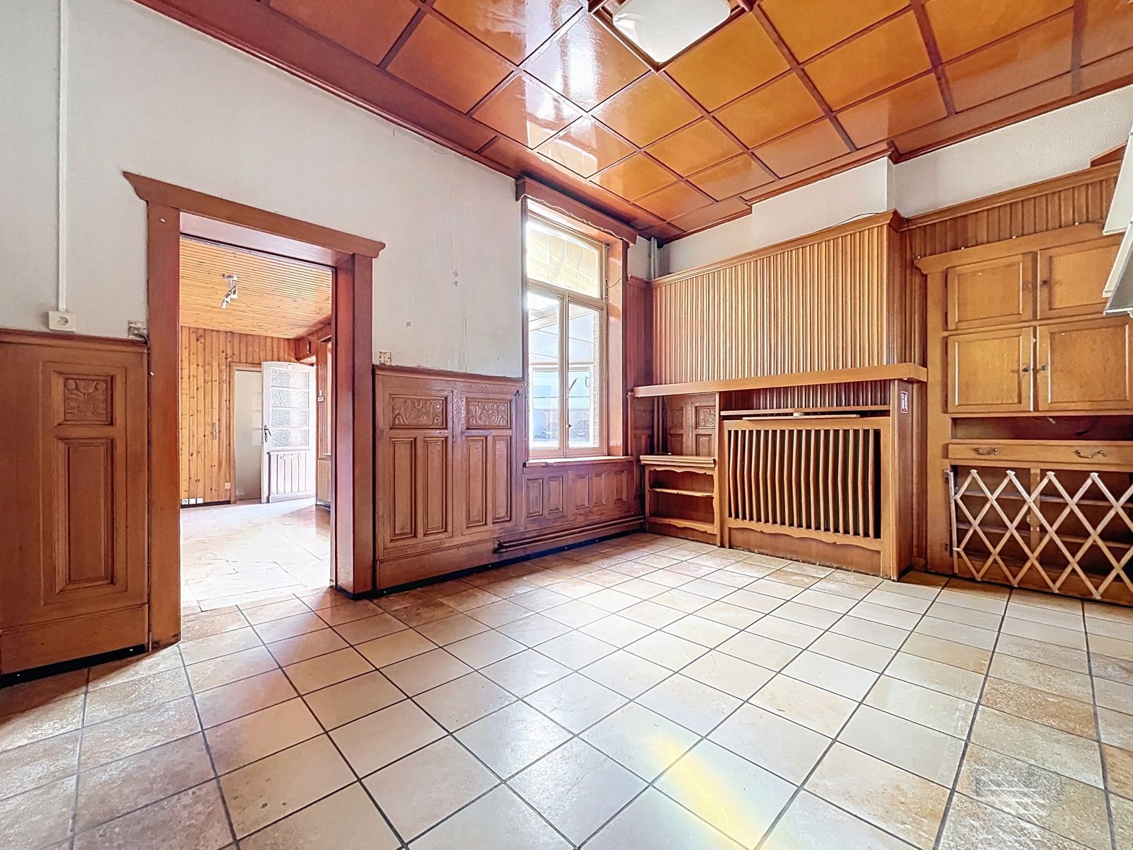 Hoofdfoto van de publicatie: te renoveren huis met 3slps, pol. ruimte en mog. tot handel