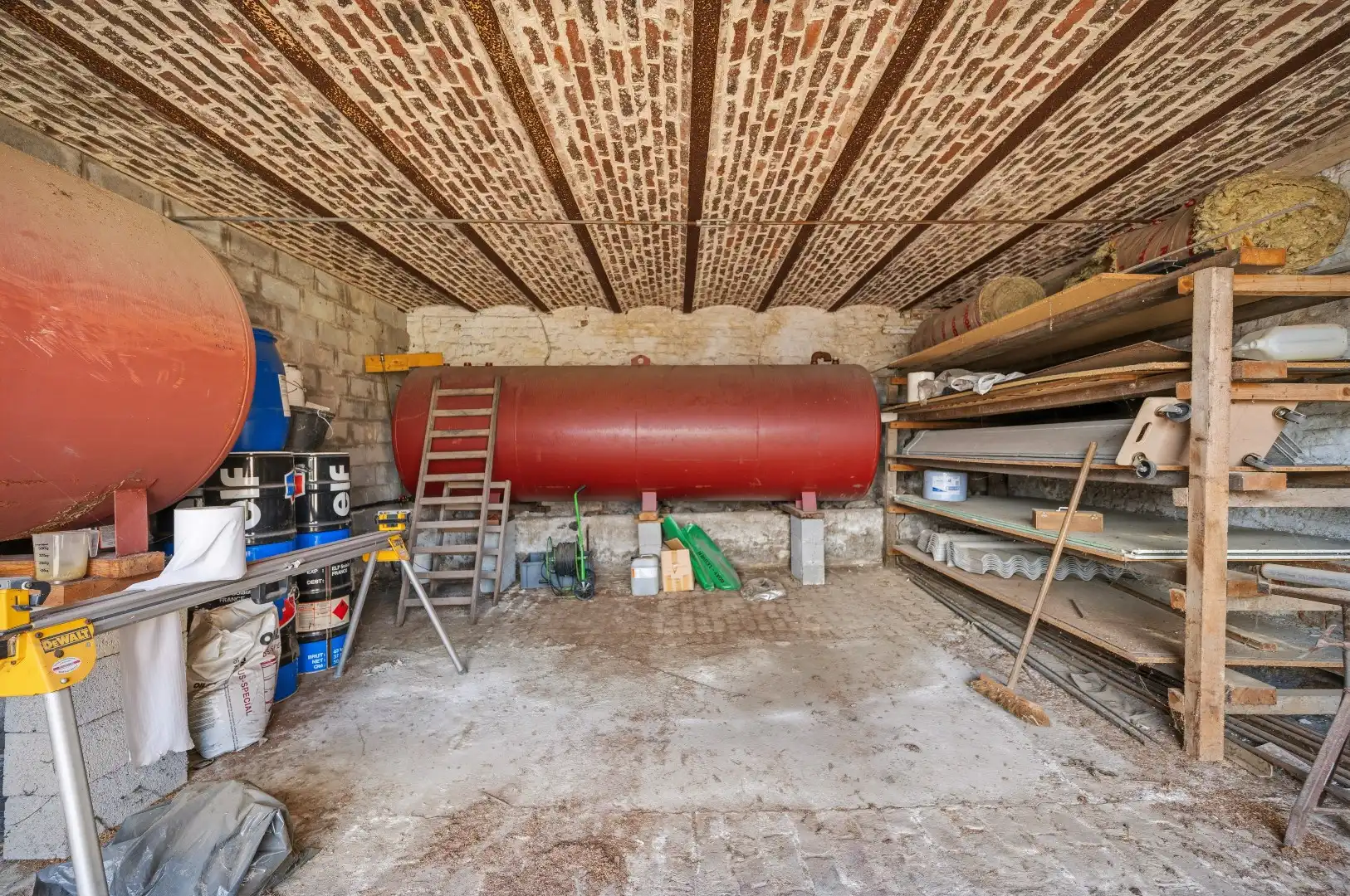 Loods met garage en tuin op ruim perceel van 827 m² foto 12