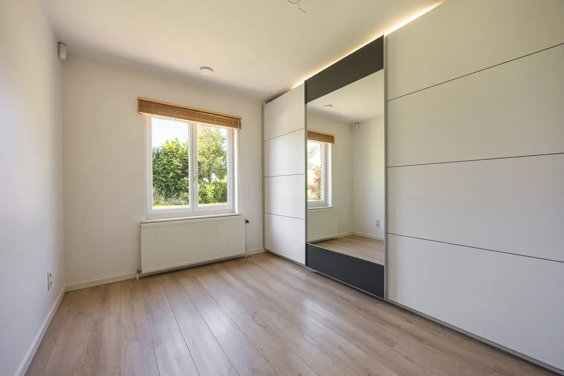 Gerenoveerde laagbouwwoning met grote opslagruimte op ca 1.374m² (opsplitsing tot 2 bouwgronden mogelijk). foto 20
