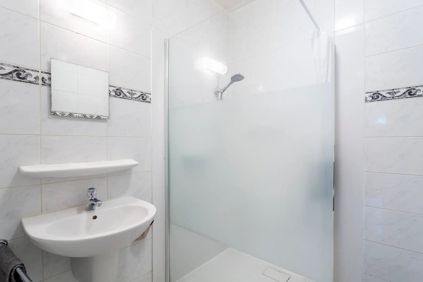 Instapklaar 3-slaapkamerappartement met tuin te Berchem foto 14