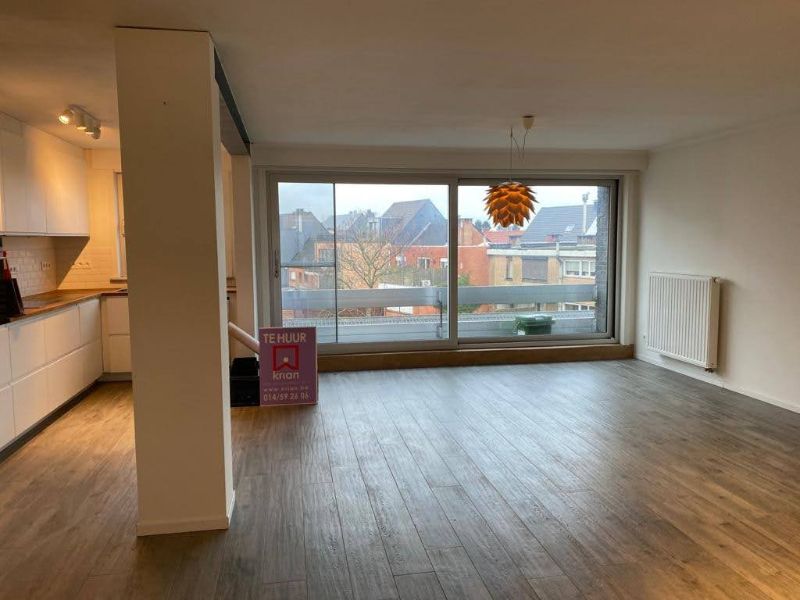 Ruim (±100m²) app met 2 slpk en autostaanplaats in hartje Geel foto 3