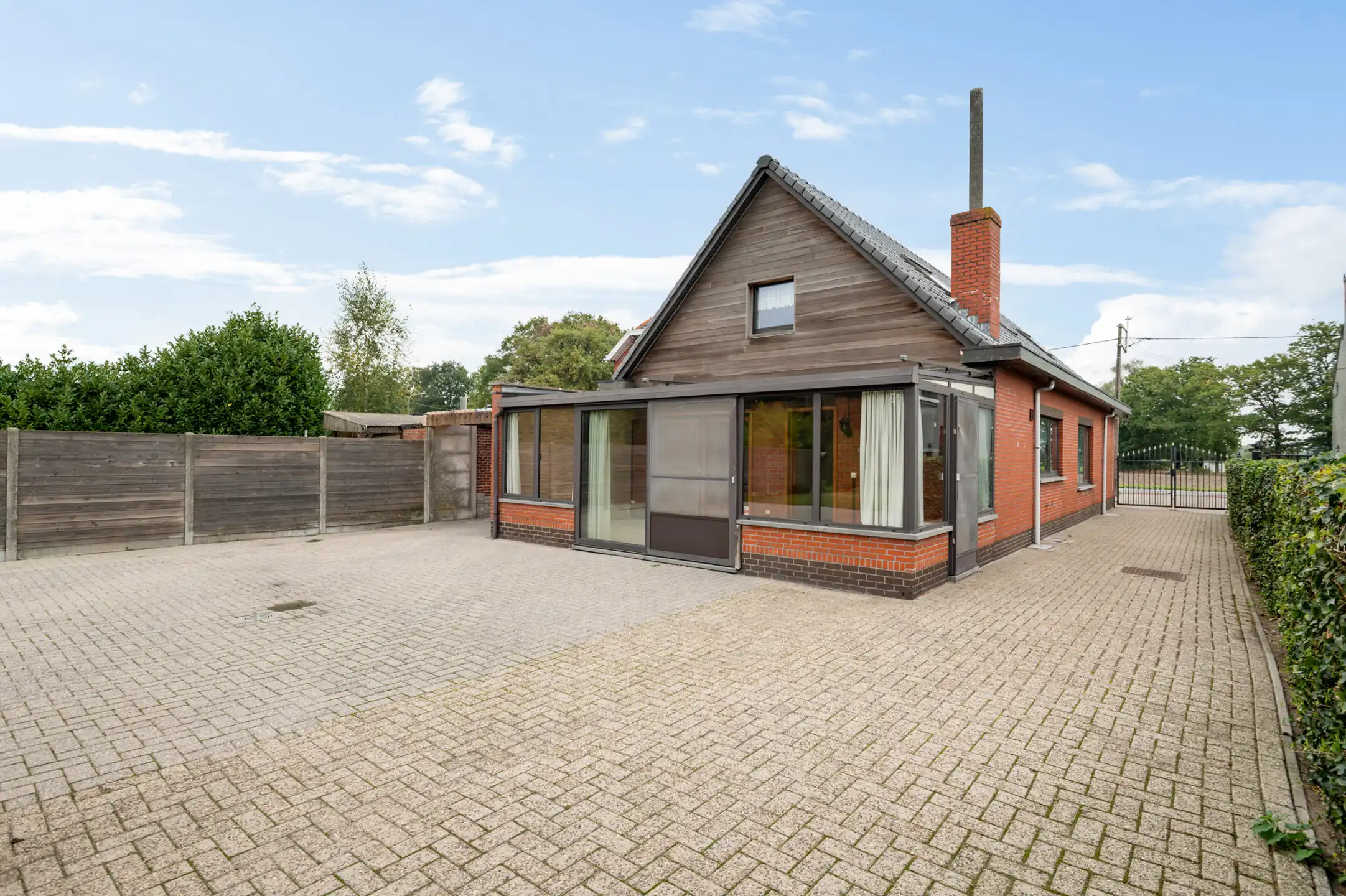 Charmante woning met grote tuin foto 23