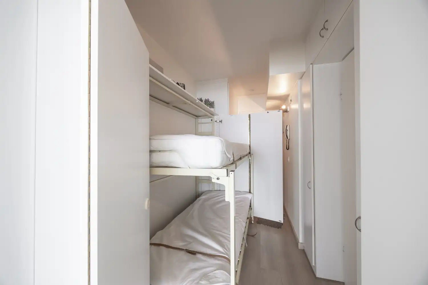 Gerenoveerde studio met frontaal zeezicht te koop in Middelkerke foto 15