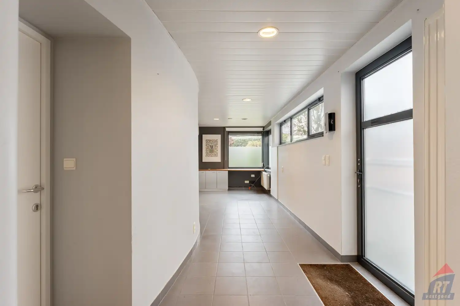 Veelzijdig pand met praktijkruimte en duplex appartement op toplocatie in Sint-Truiden foto 4