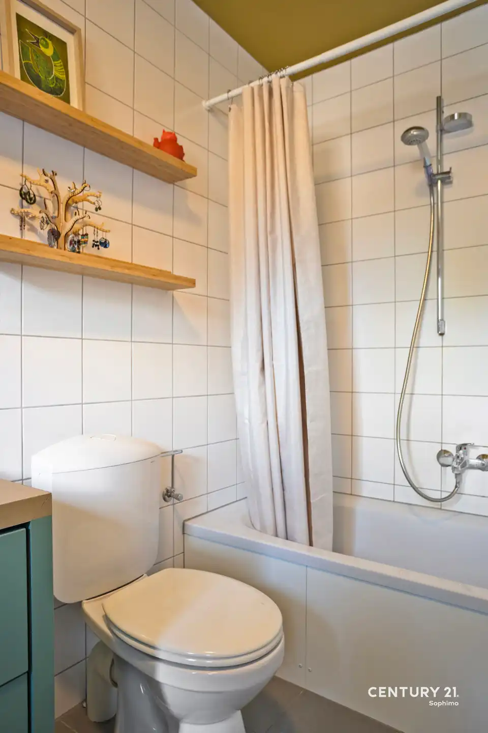 Recente, instapklare woning met 4 slaapkamers foto 19