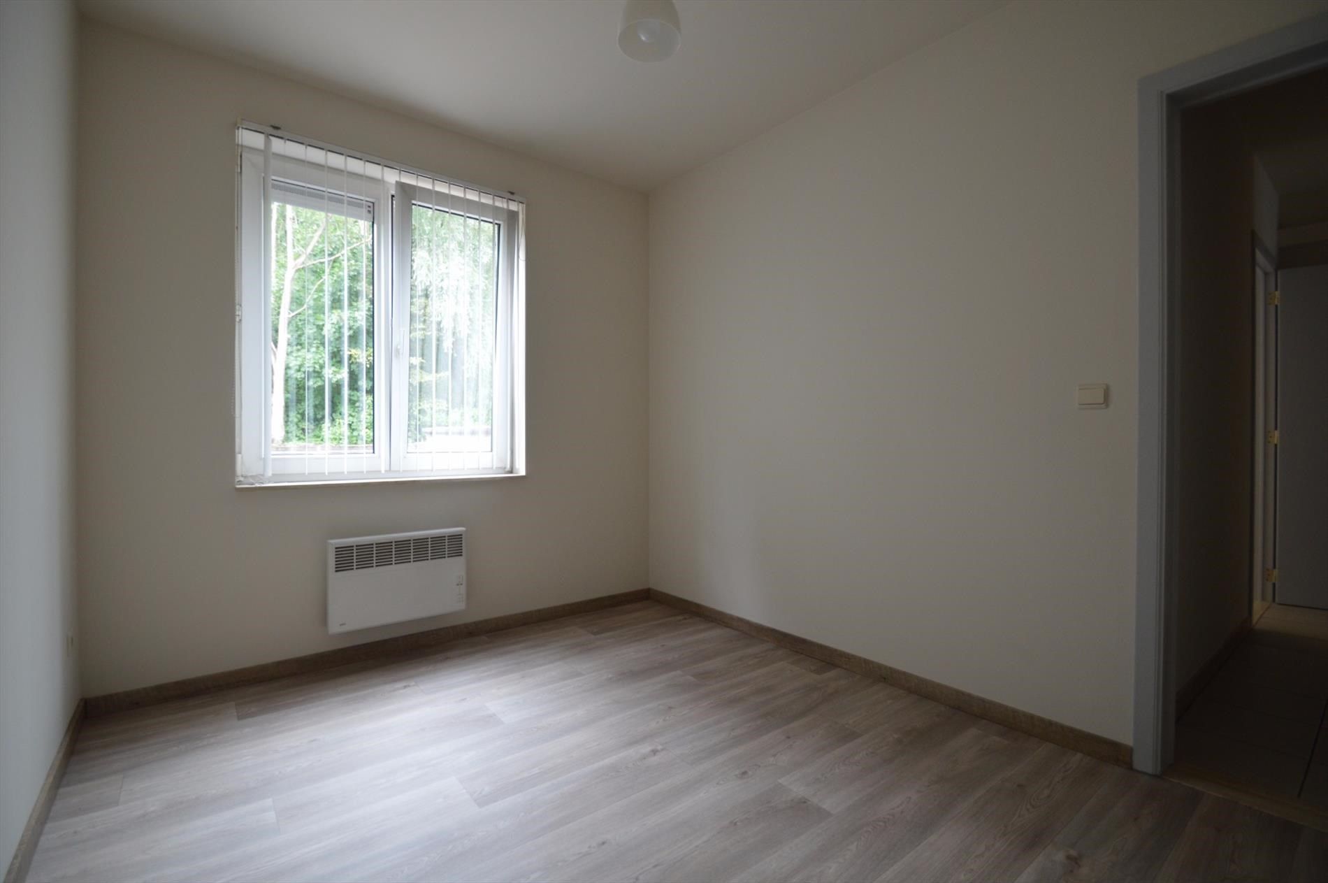 Netjes opgefrist appartement met 2 slk, terras en garage in centrum v Bilzen foto 8