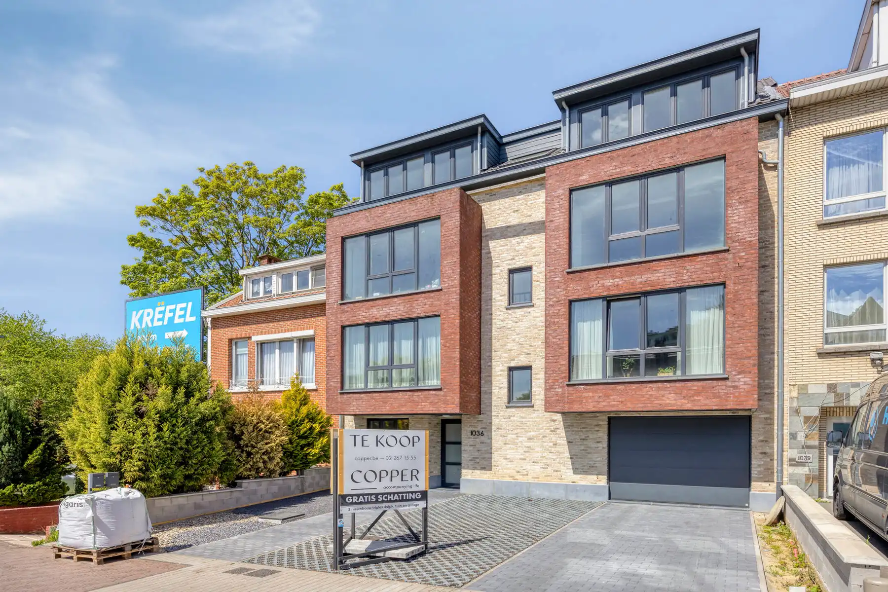 Nieuwbouw triplex met 4 slaap- en badkamers, tuin en parking foto 2