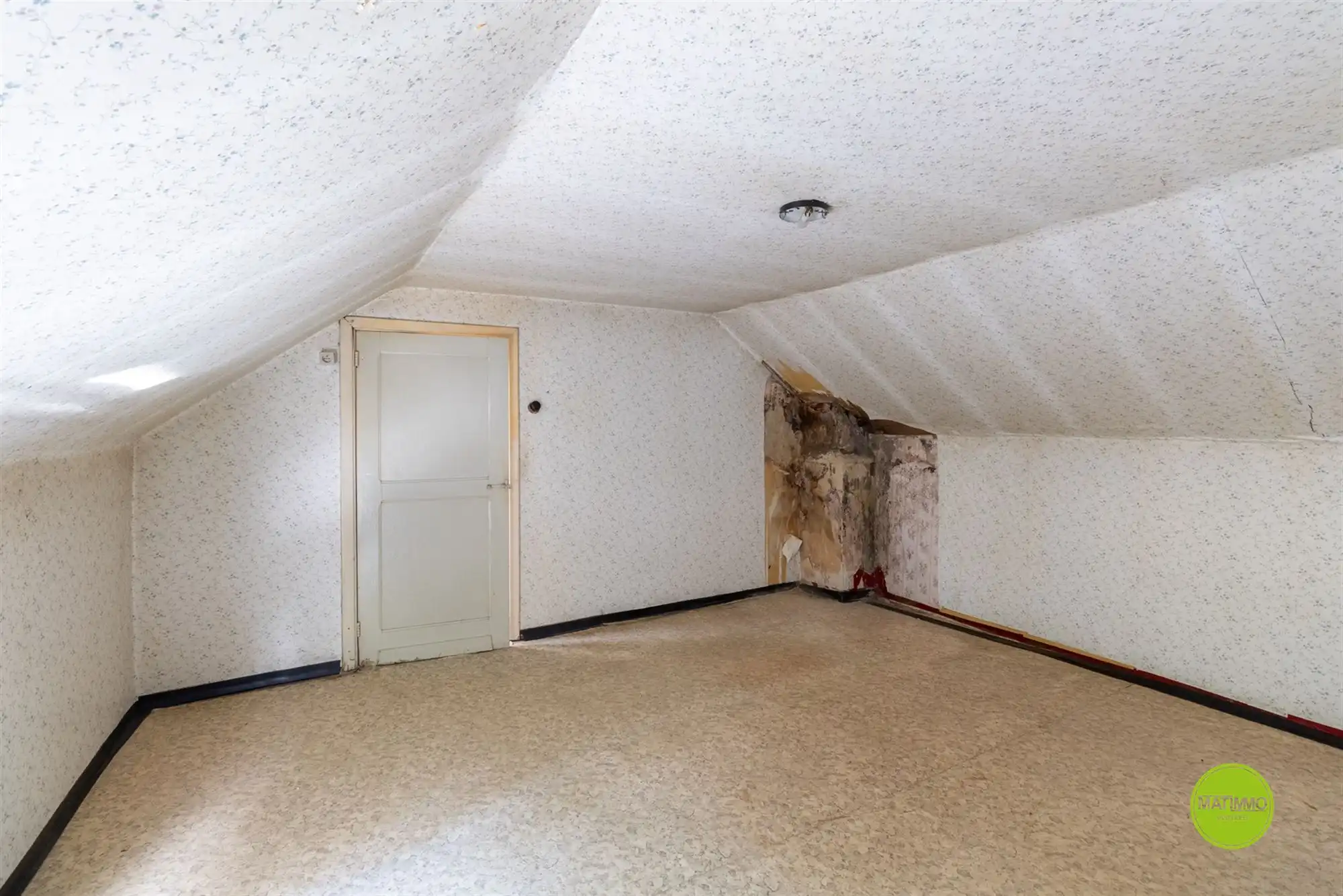 Compacte halfopen renovatiewoning met 2 slaapkamers en tuin foto 10