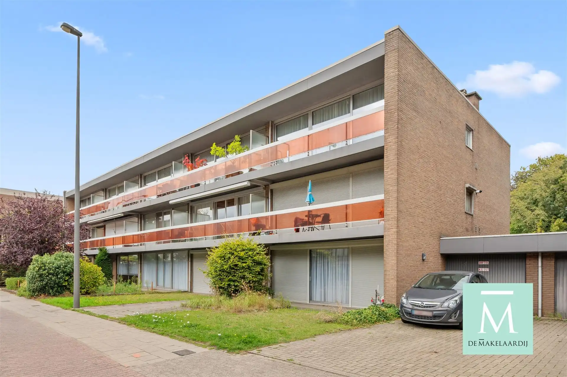 Ruim appartement met 2 slaapkamers en terras in Merksem foto {{pictureIndex}}