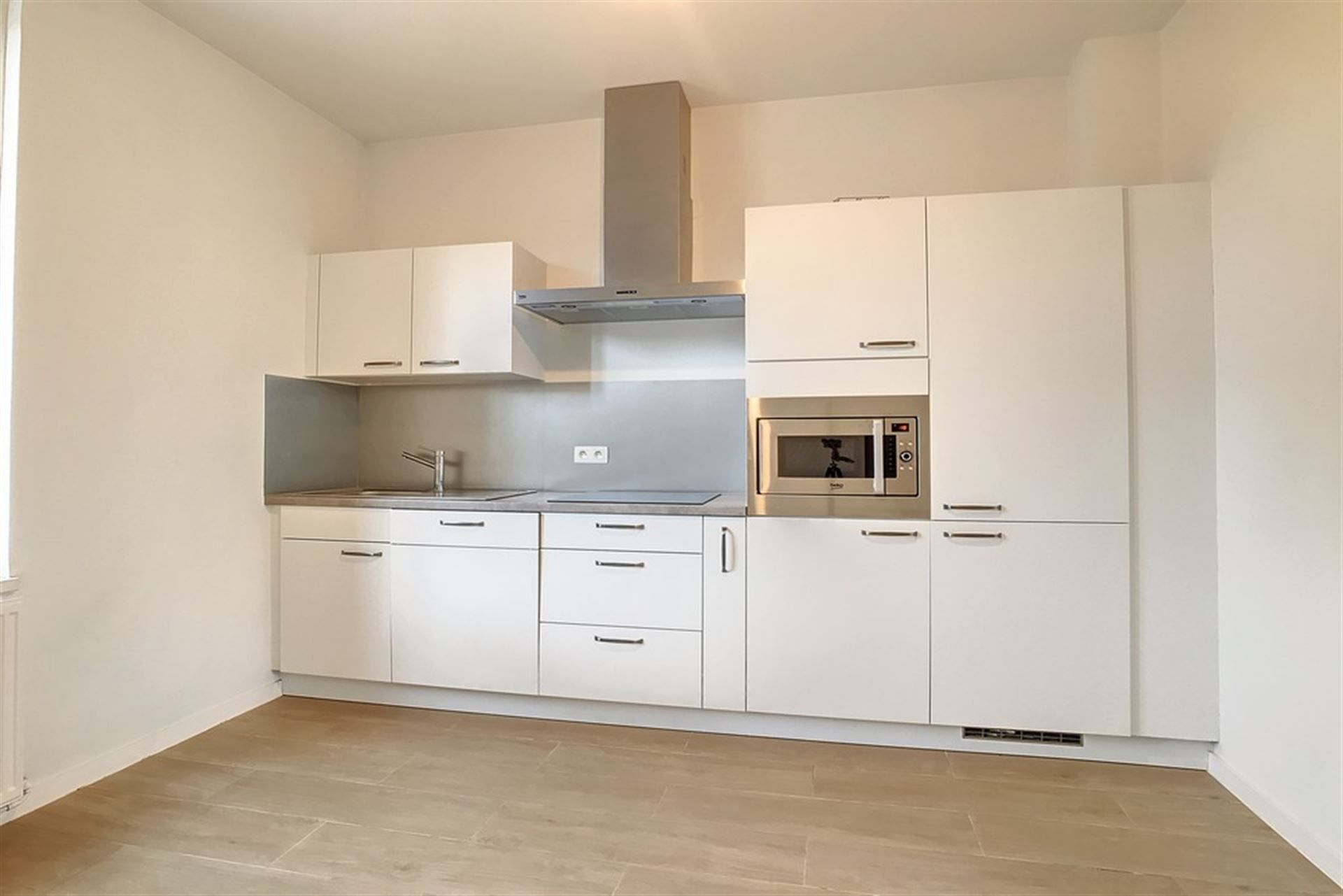 Volledig gerenoveerde woning met tuin foto 16