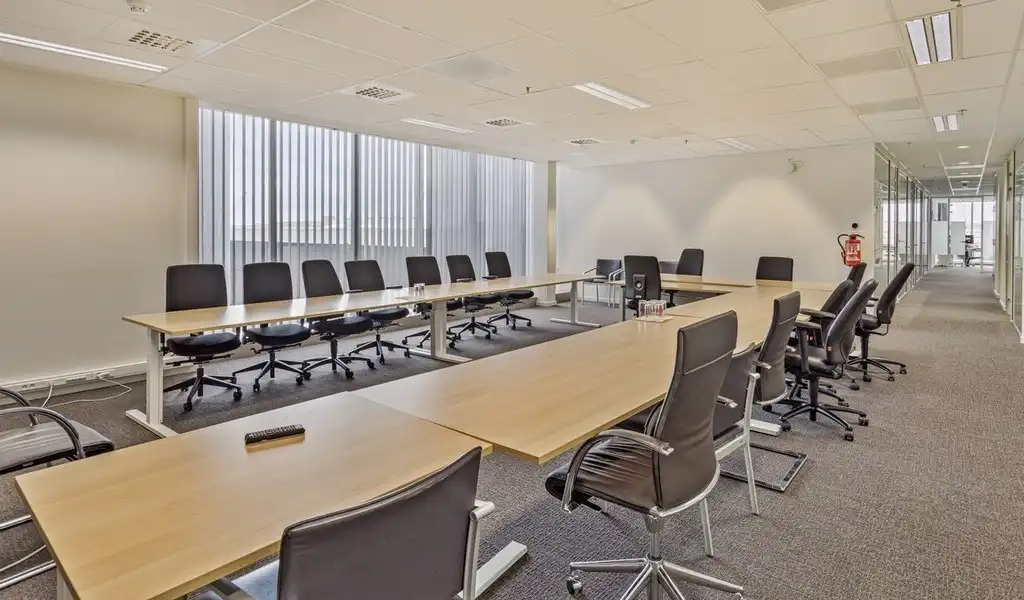 Vernieuwde kantoren te huur in Ahlers Building te Antwerpen foto 4