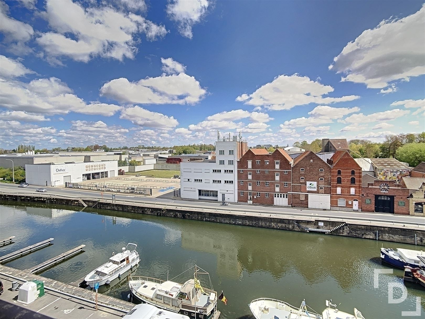 Appartement met ingebouwde kasten en parkeerplaats in Ieper. foto 19