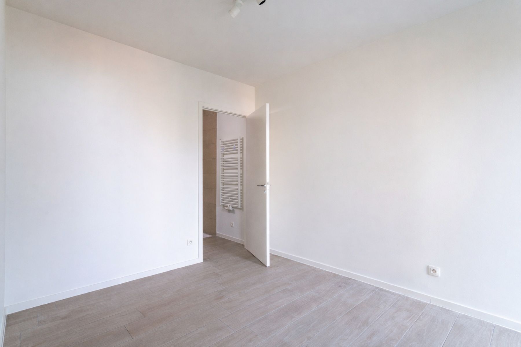 Modern 1-slpk appartement met terras in residentie Cadiz foto 4