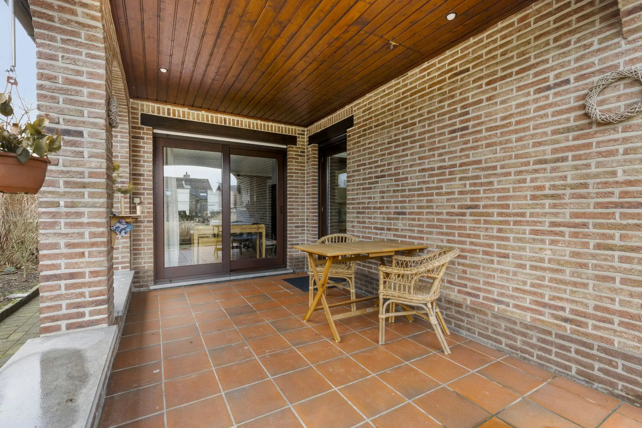 Verzorgde goed gelegen bungalow met grote garage en zolder foto 18