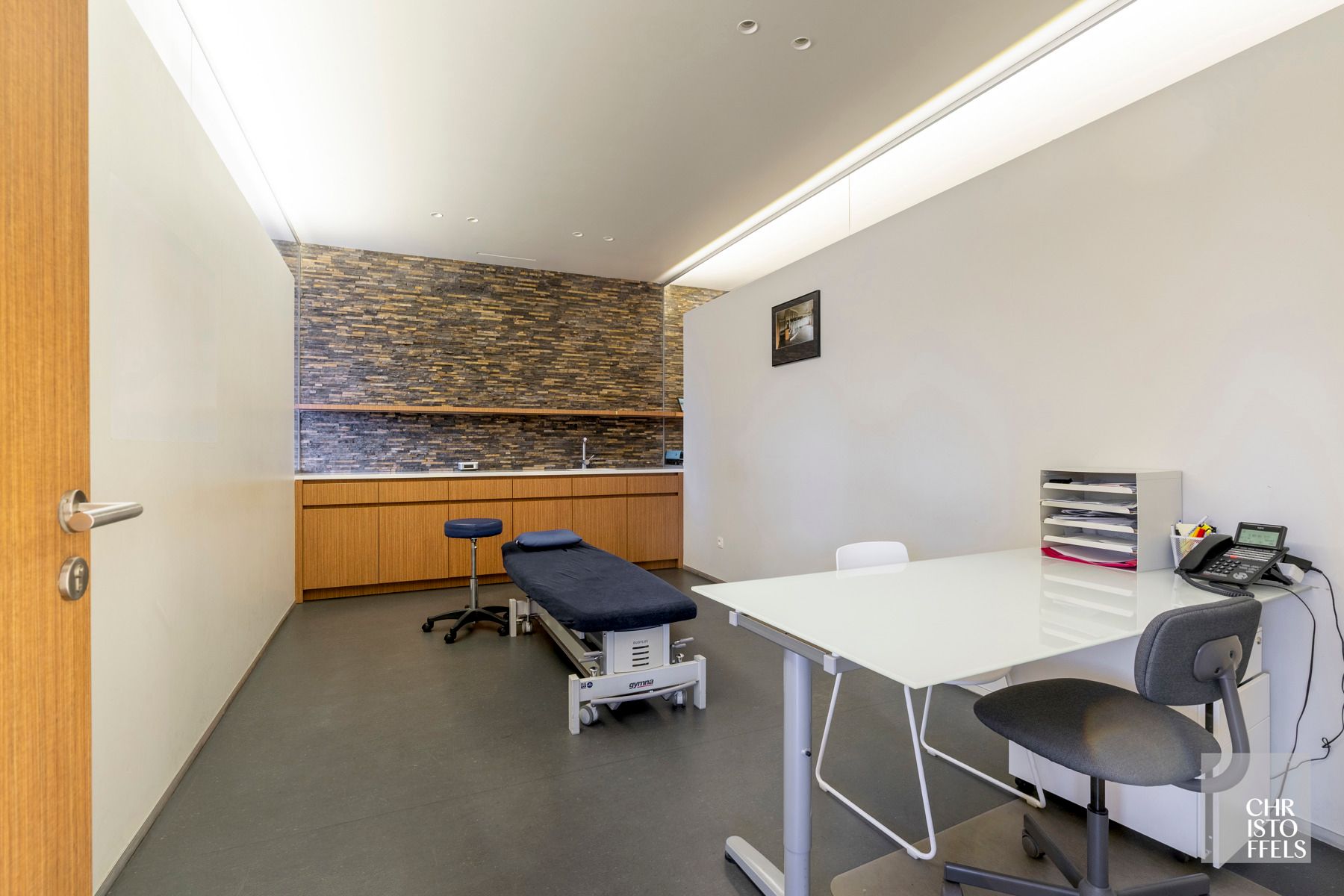 Moderne kantoor/praktijk- ruimte (221m²)  in het iconische Botta-gebouw, centraal gelegen te Genk foto 14